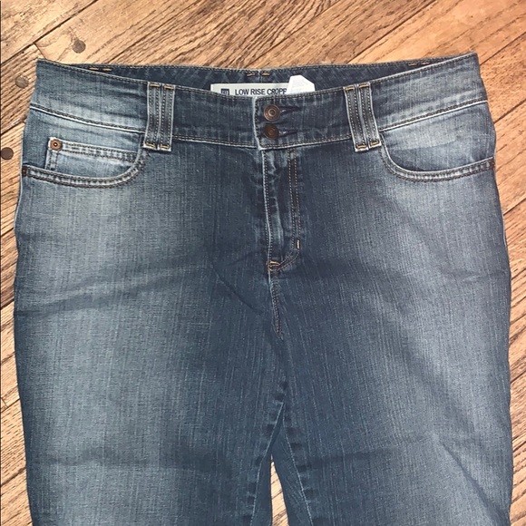 EUC Gap Low Rise Capri Jeans - Picture 3 of 5